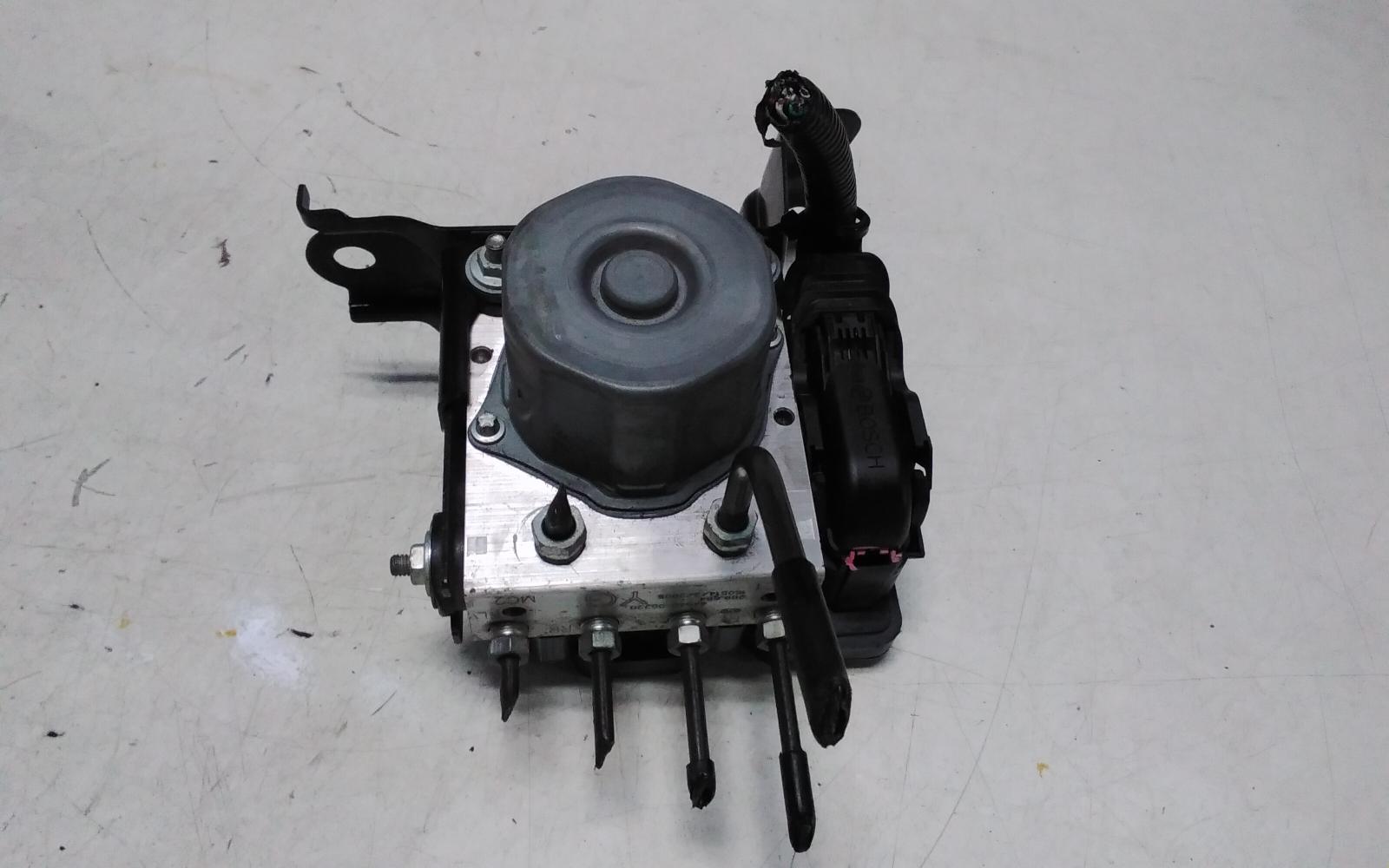 2016 Toyota Camry Abs Pump/Modulator View Auto part Abs Pump/Modulator Toyota Camry 2016