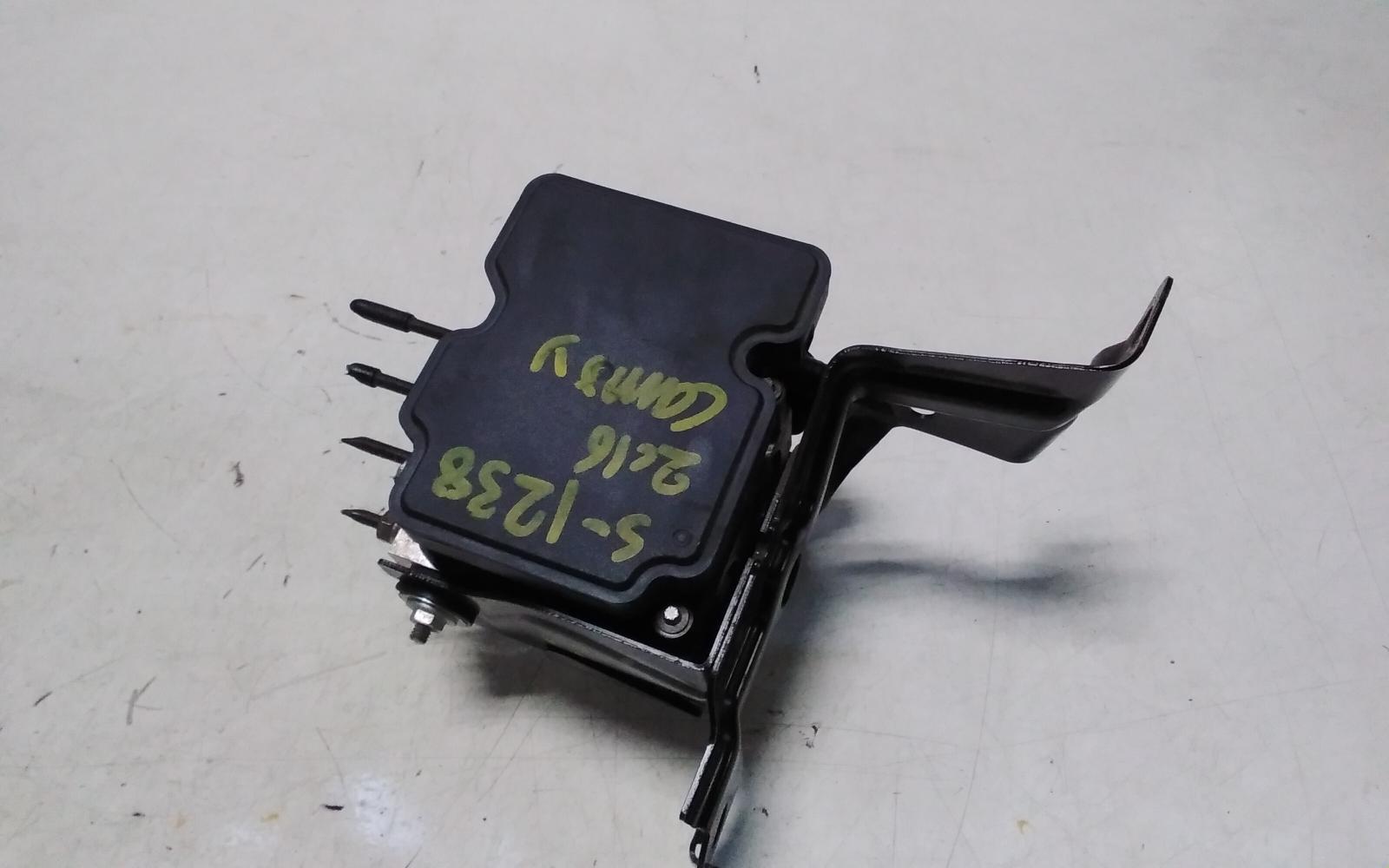 2016 Toyota Camry Abs Pump/Modulator View Auto part Abs Pump/Modulator Toyota Camry 2016