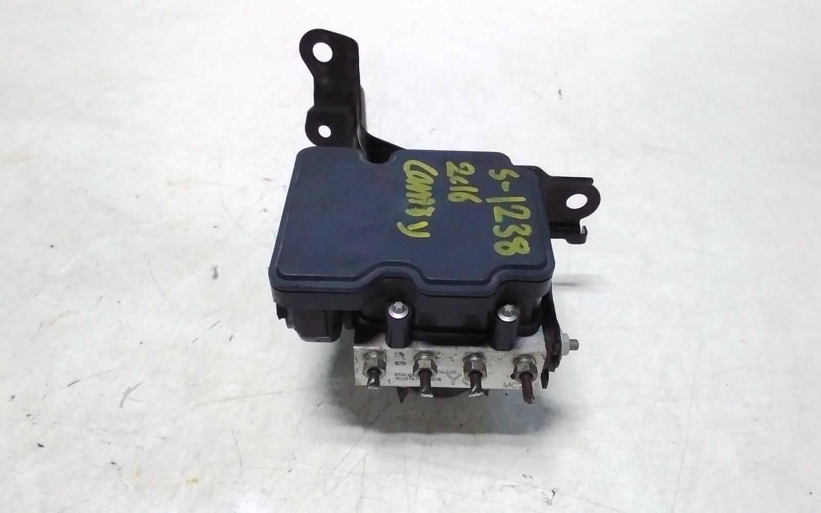 2016 Toyota Camry Abs Pump/Modulator View Auto part Abs Pump/Modulator Toyota Camry 2016