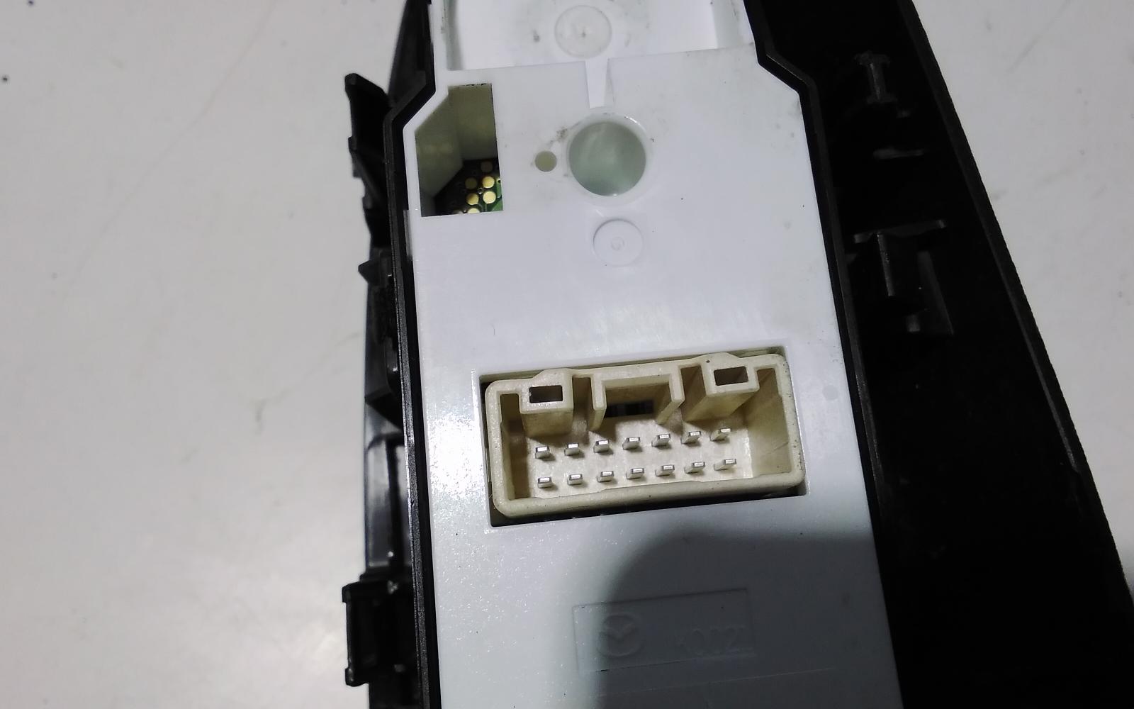 View Auto part Pwr Dr Wind Switch Mazda Cx3 2015
