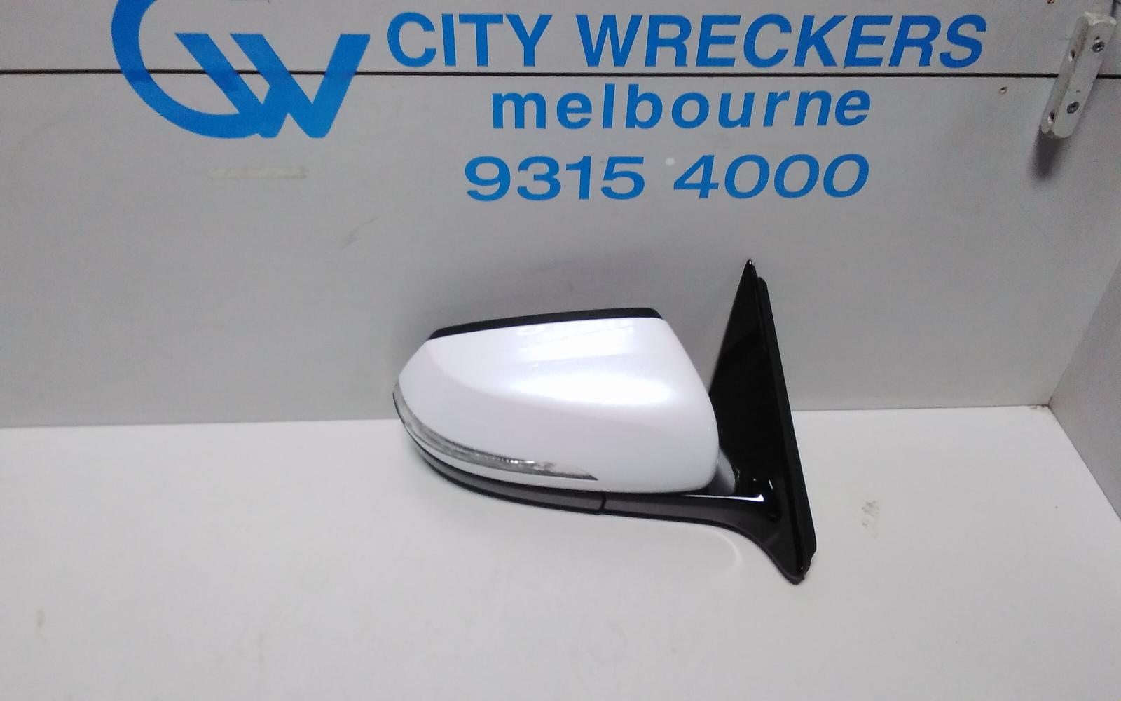 View Auto part Right Door Mirror Hyundai Genesis 2016