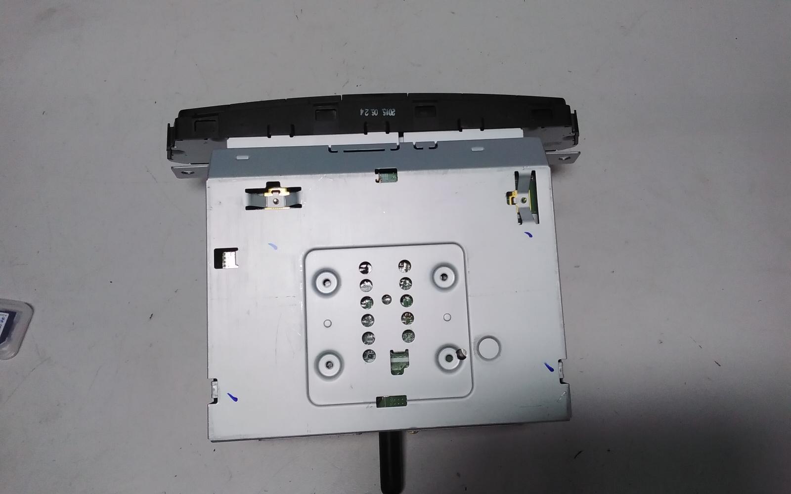 View Auto part Radio/Cd/Dvd/Sat/Tv Hyundai Genesis 2016
