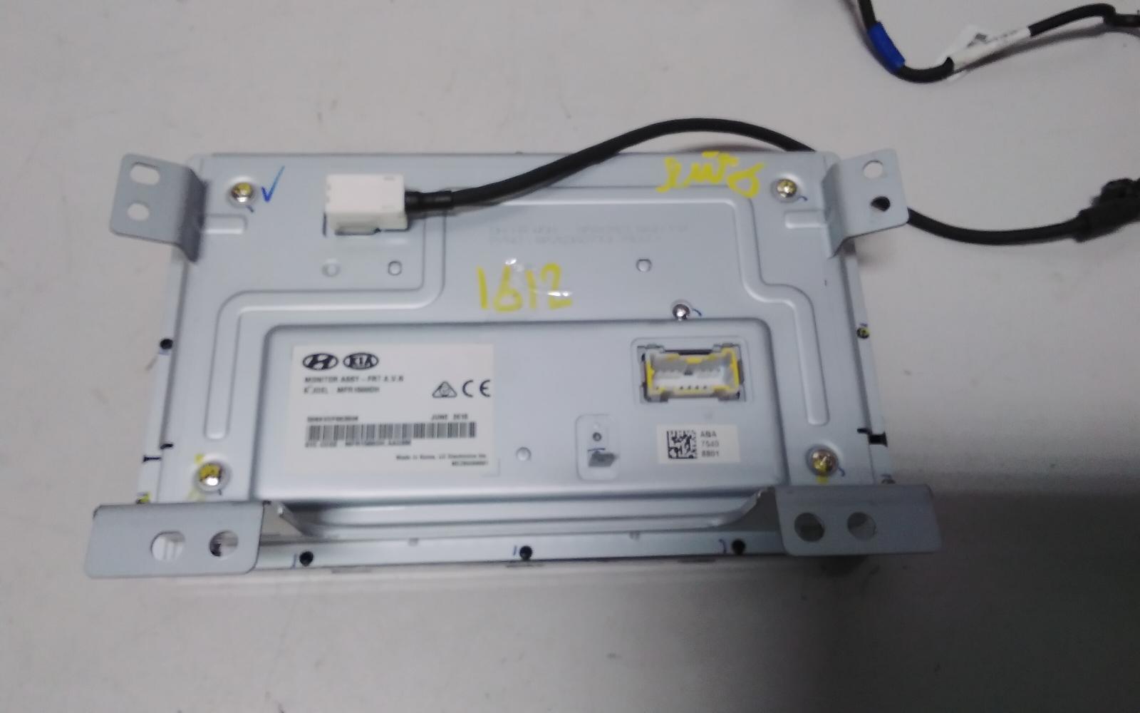 View Auto part Radio/Cd/Dvd/Sat/Tv Hyundai Genesis 2016