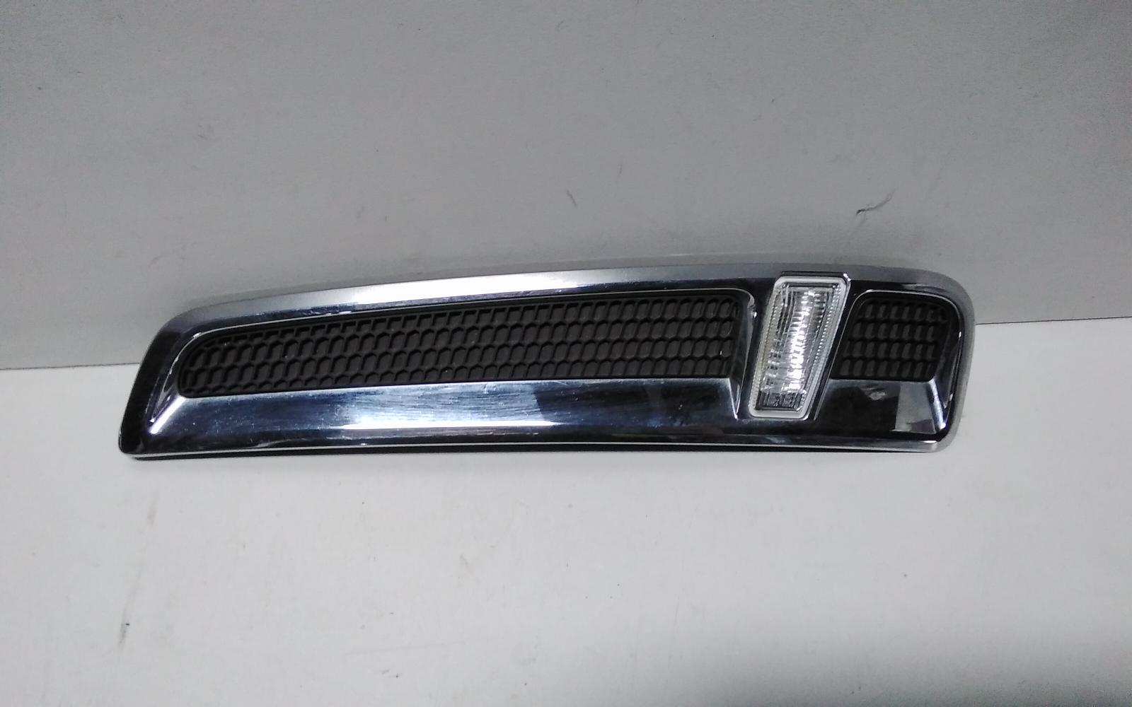 View Auto part Left Indicator/Fog/Side Holden Commodore 2015