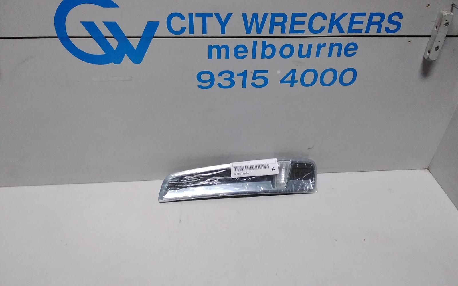 View Auto part Left Indicator/Fog/Side Holden Commodore 2015
