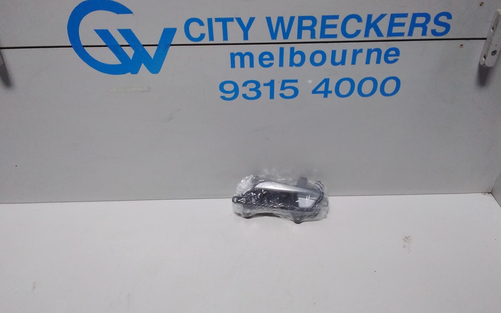 View Auto part Door Handle Hyundai Genesis 2016