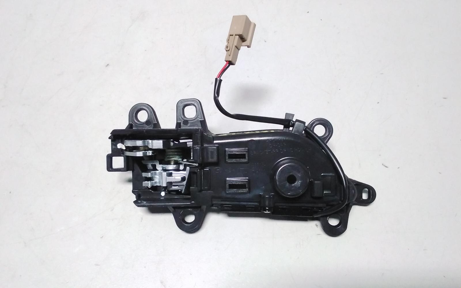 View Auto part Door Handle Hyundai Genesis 2016