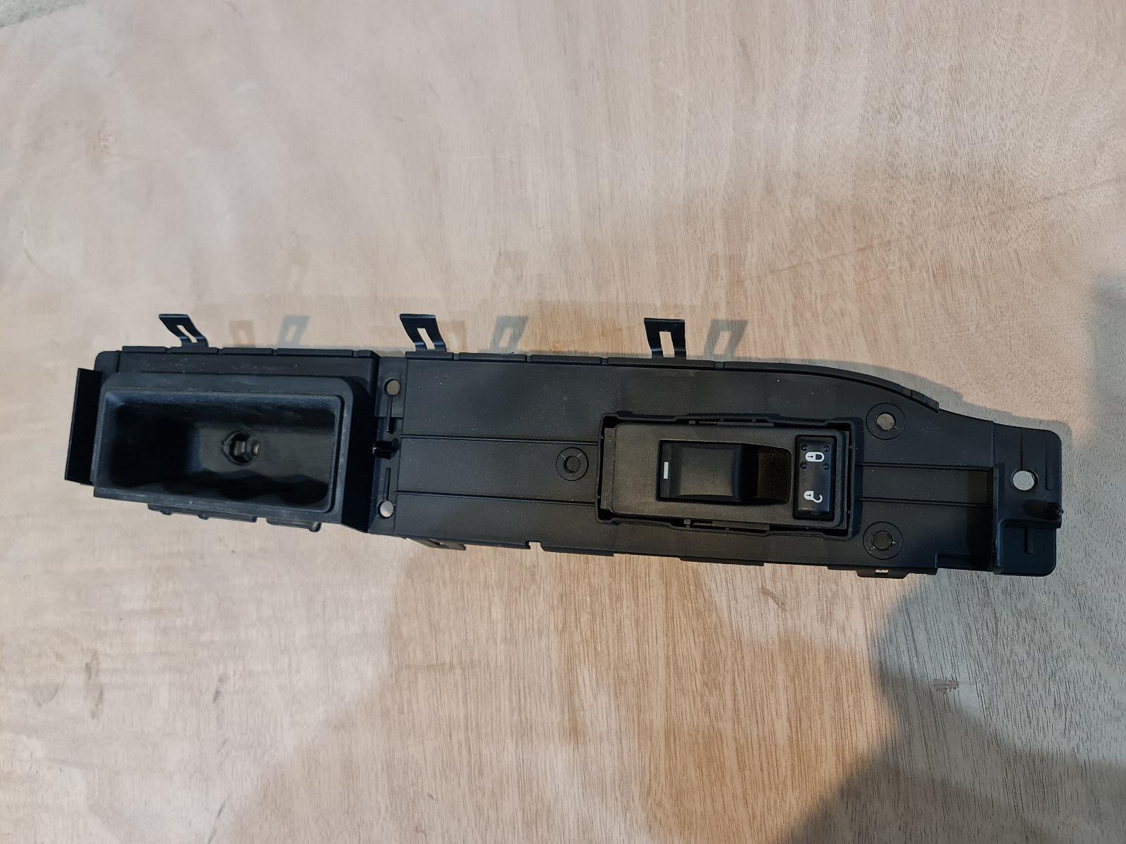 View Auto part Pwr Dr Wind Switch Jeep Patriot 2013