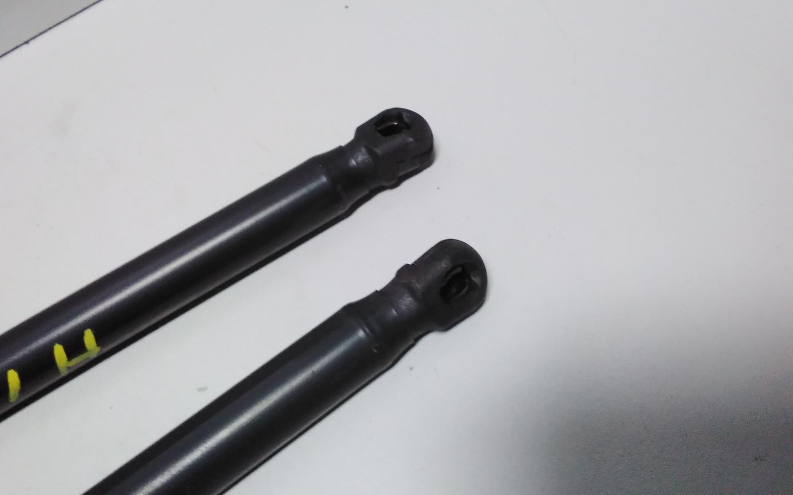 View Auto part Bonnet Hinge/Strut Hyundai Veloster 2014