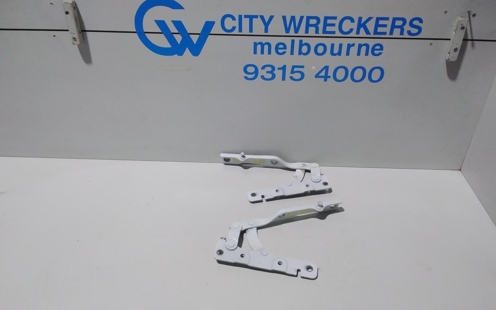 View Auto part Bonnet Hinge/Strut Hyundai Genesis 2016