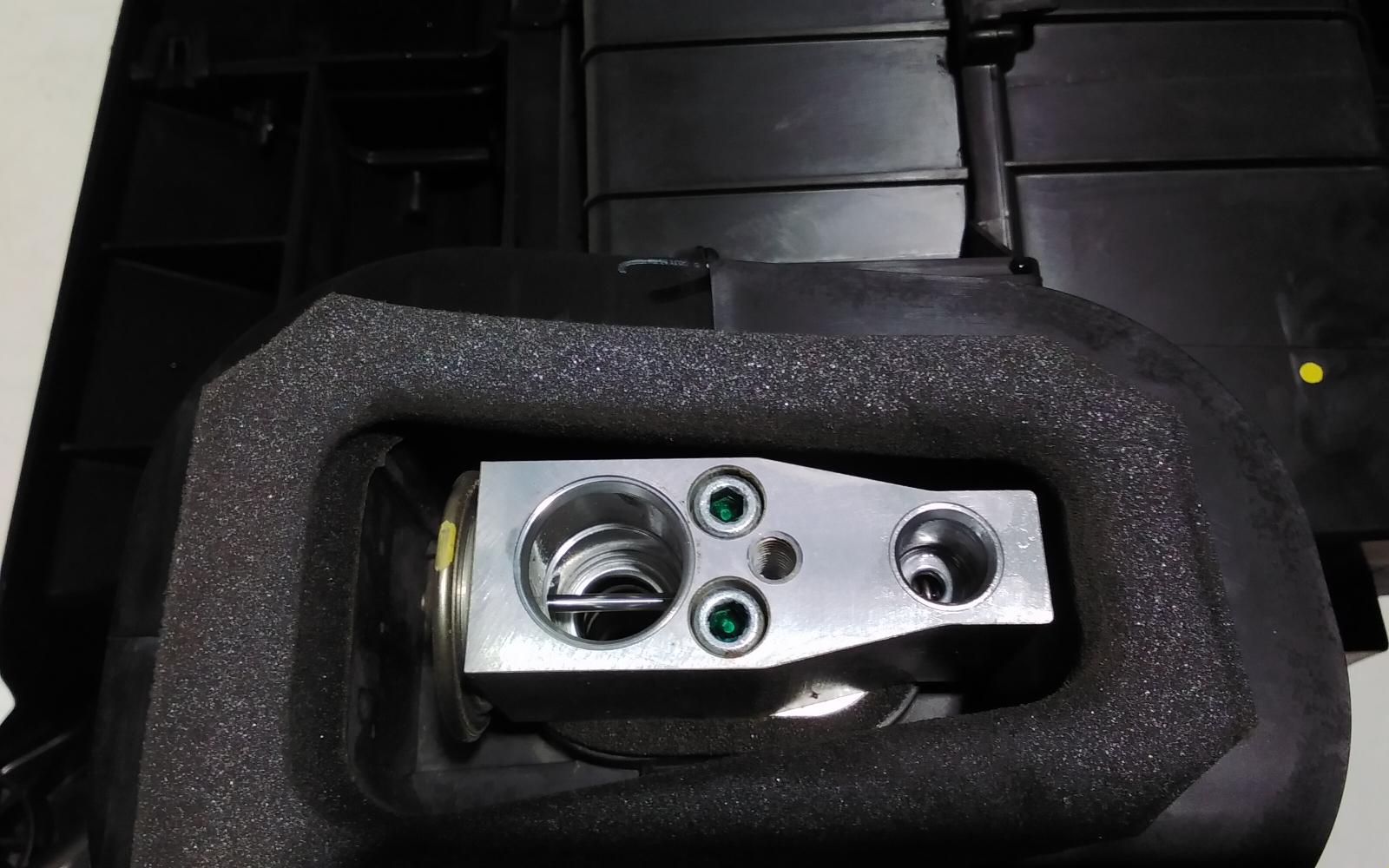 View Auto part Heater Core/Box Mitsubishi Triton 2016